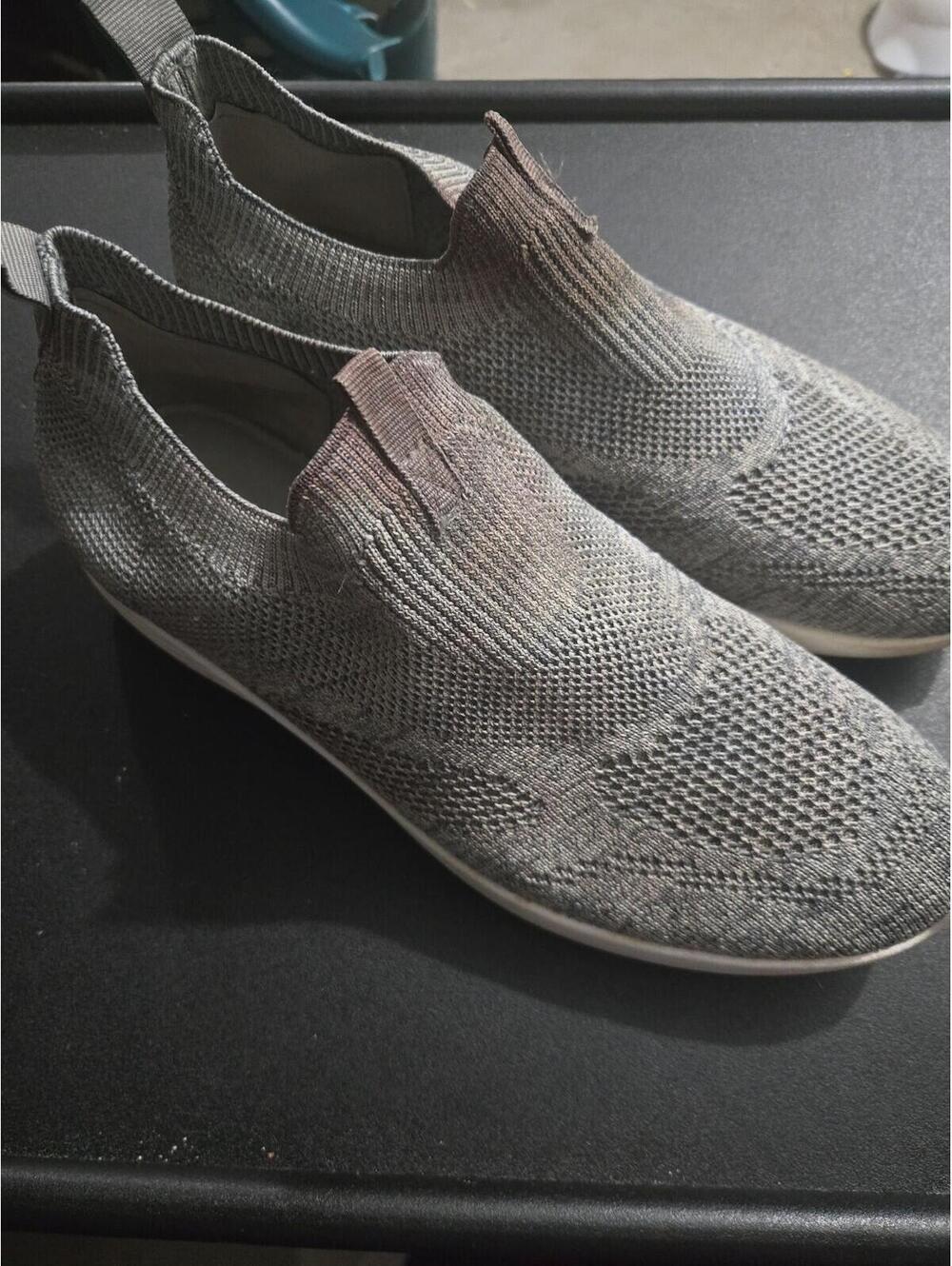 Tommy Bahama Men's 9.5 Grey Knit Mesh Slip-On Sneakers